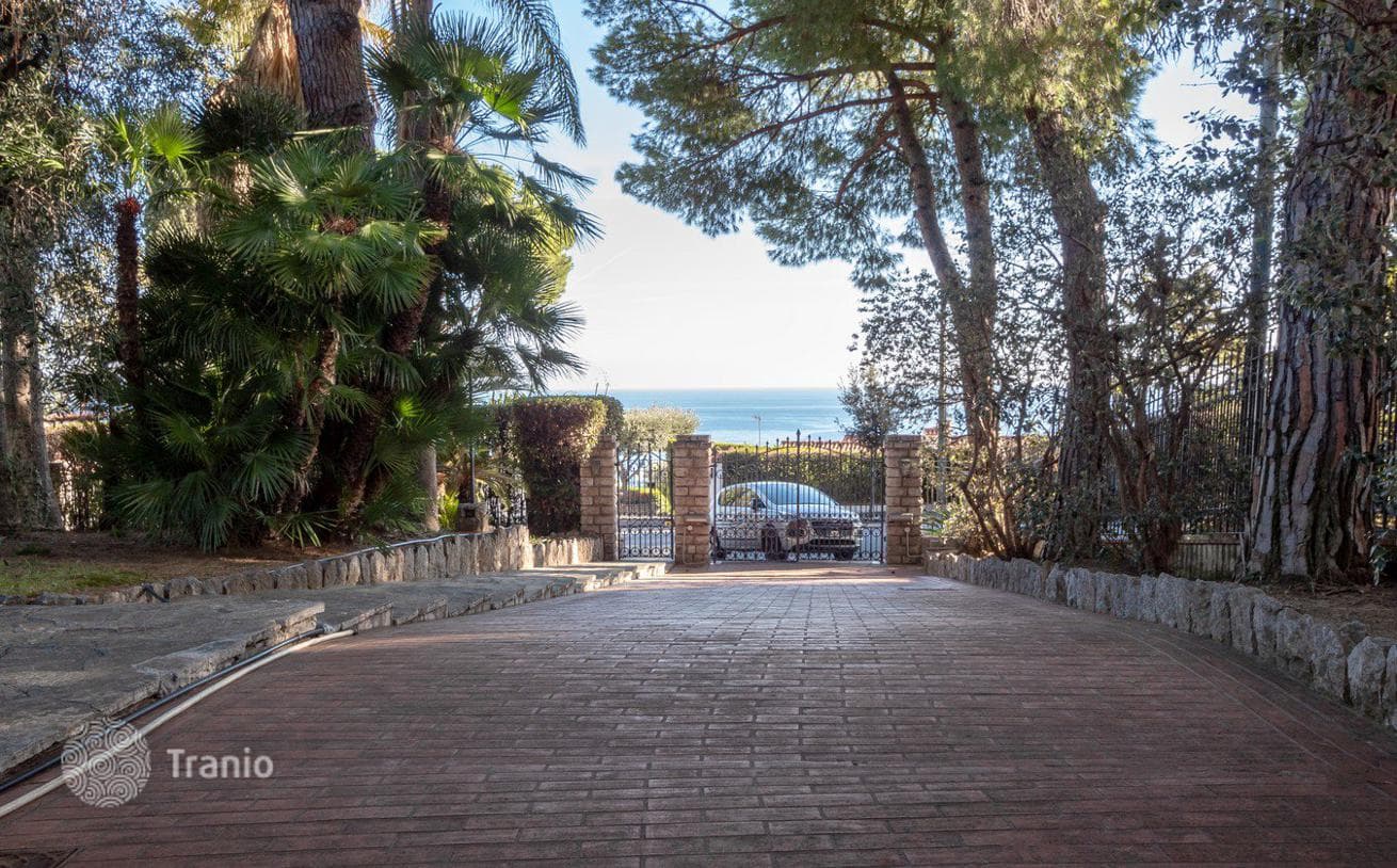 3-Bedroom Villa with Garden and Sea View in Sanremo, photo 4