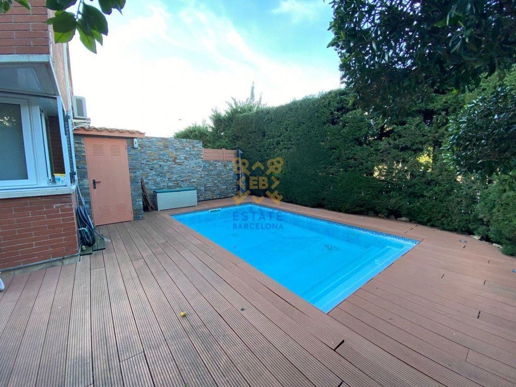 4-Bedroom Townhouse in Barcelona, photo 4