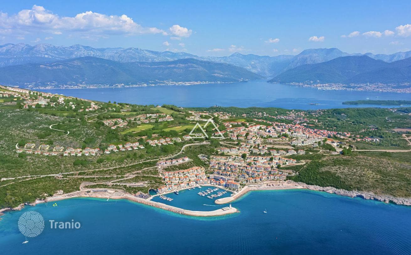 3-Bedroom Luxury Villa with Private Pool and Golf Course Views in Lustica Bay, Tivat, photo 4