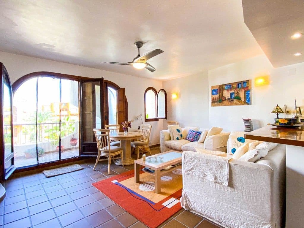 2-Bedroom Apartment in Punta Prima, photo 4