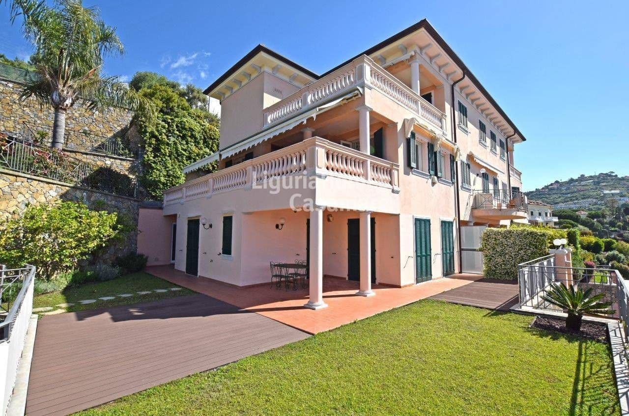 2-Bedroom Townhouse in Ospedaletti, photo 2