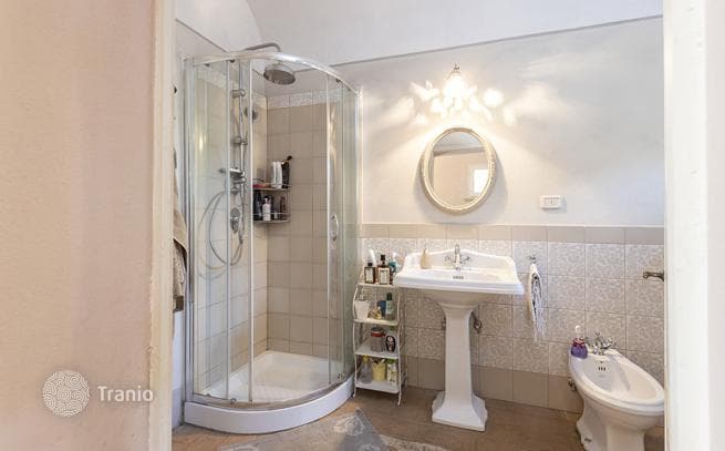 4-Bedroom Restored Tuscan Villa Near Siena, photo 2