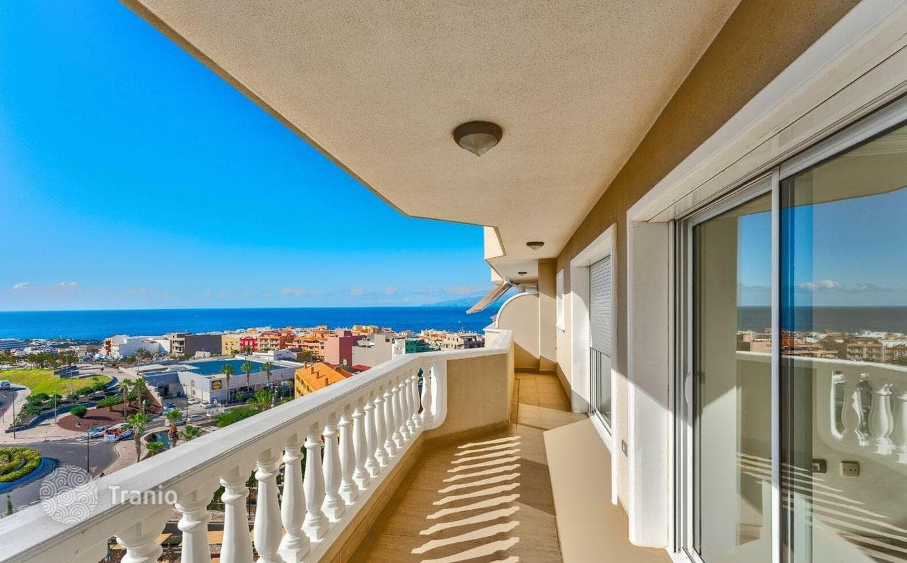 2-Bedroom Penthouse with Roof Terrace in Acantilado de los Gigantes, Tenerife