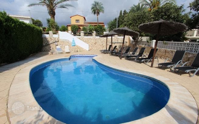 6-Bedroom House with 2 Apartments in Calpe
