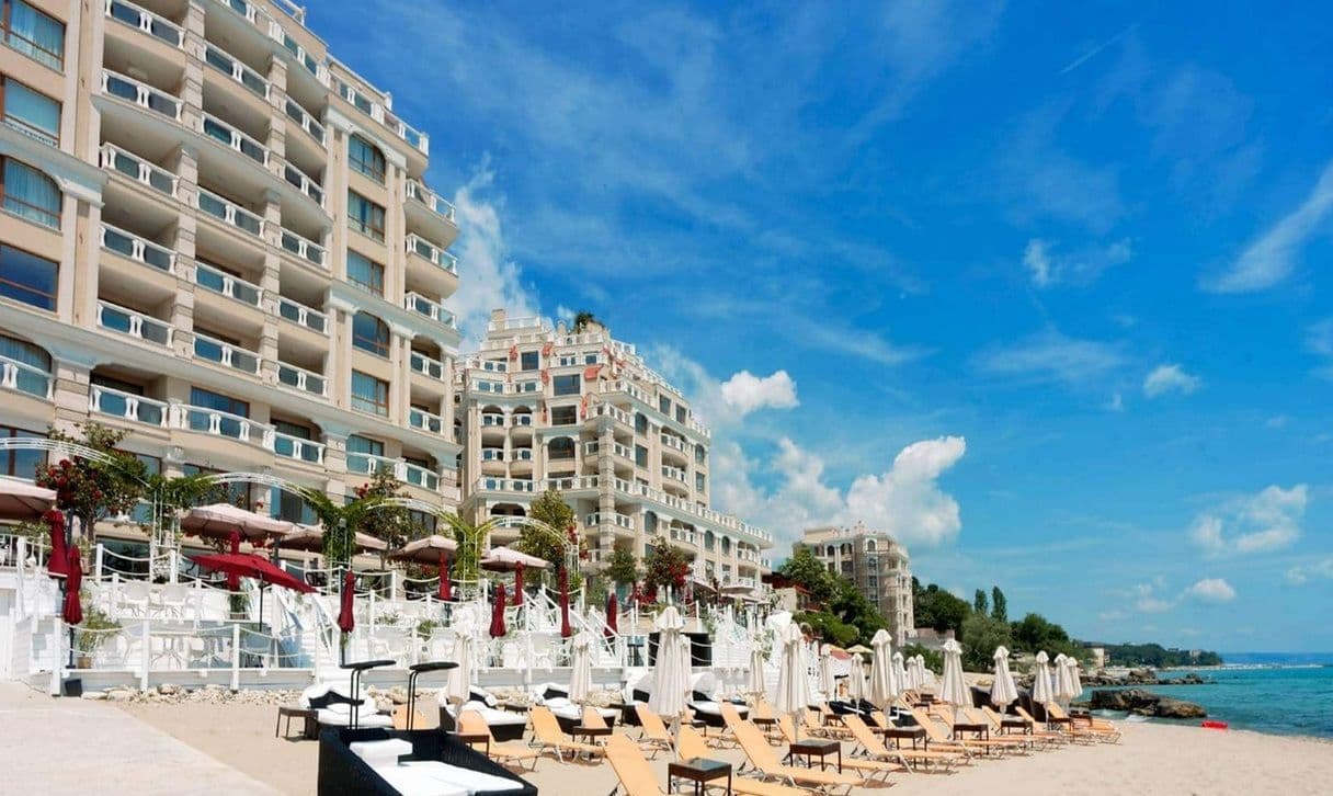 1-Bedroom Apartment with Sea View in Varna, photo 4