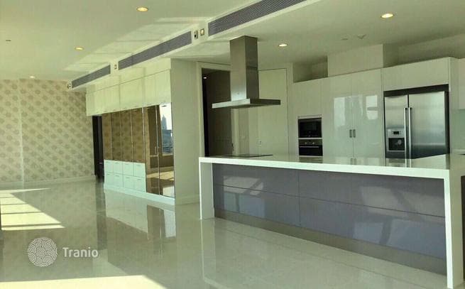 3-Bedroom Condo in Pathum Wan, Bangkok, photo 2