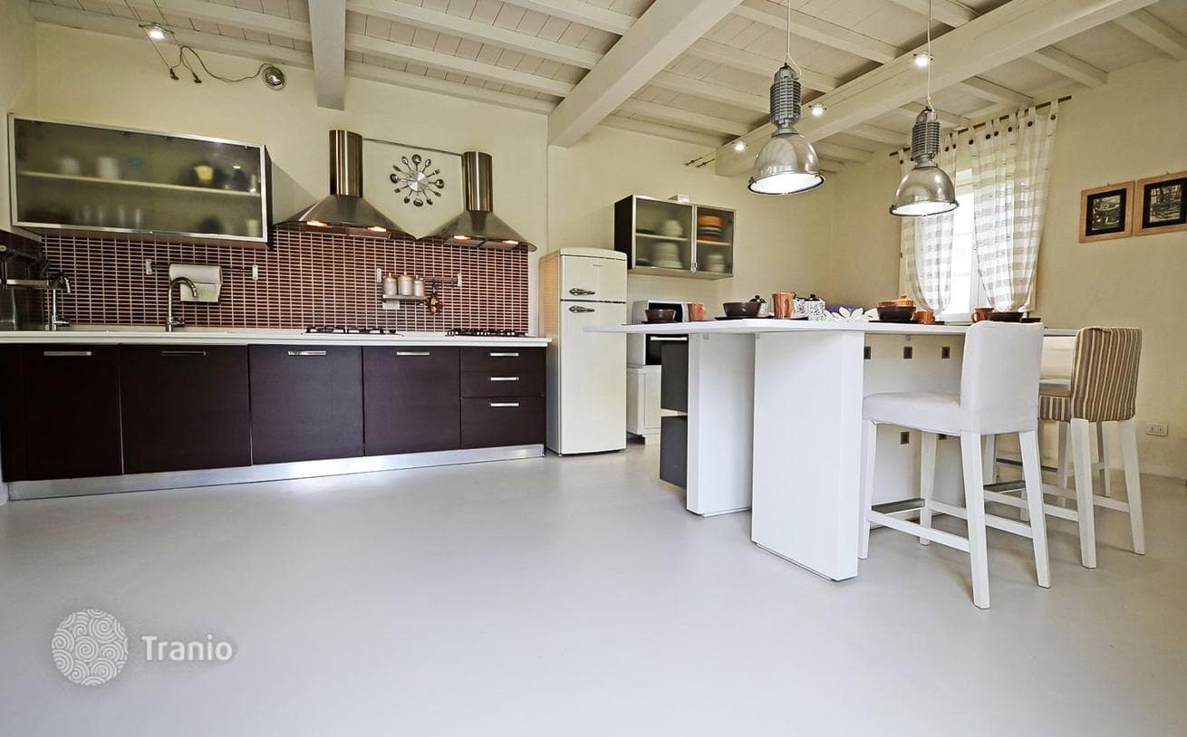 5-Bedroom Renovated Farmhouse with Pool in Lucca, photo 5