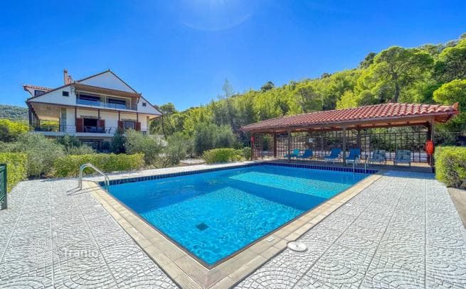 3-Bedroom Villa with Private Pool and Sports Court in Loutraki, Peloponnese, photo 2