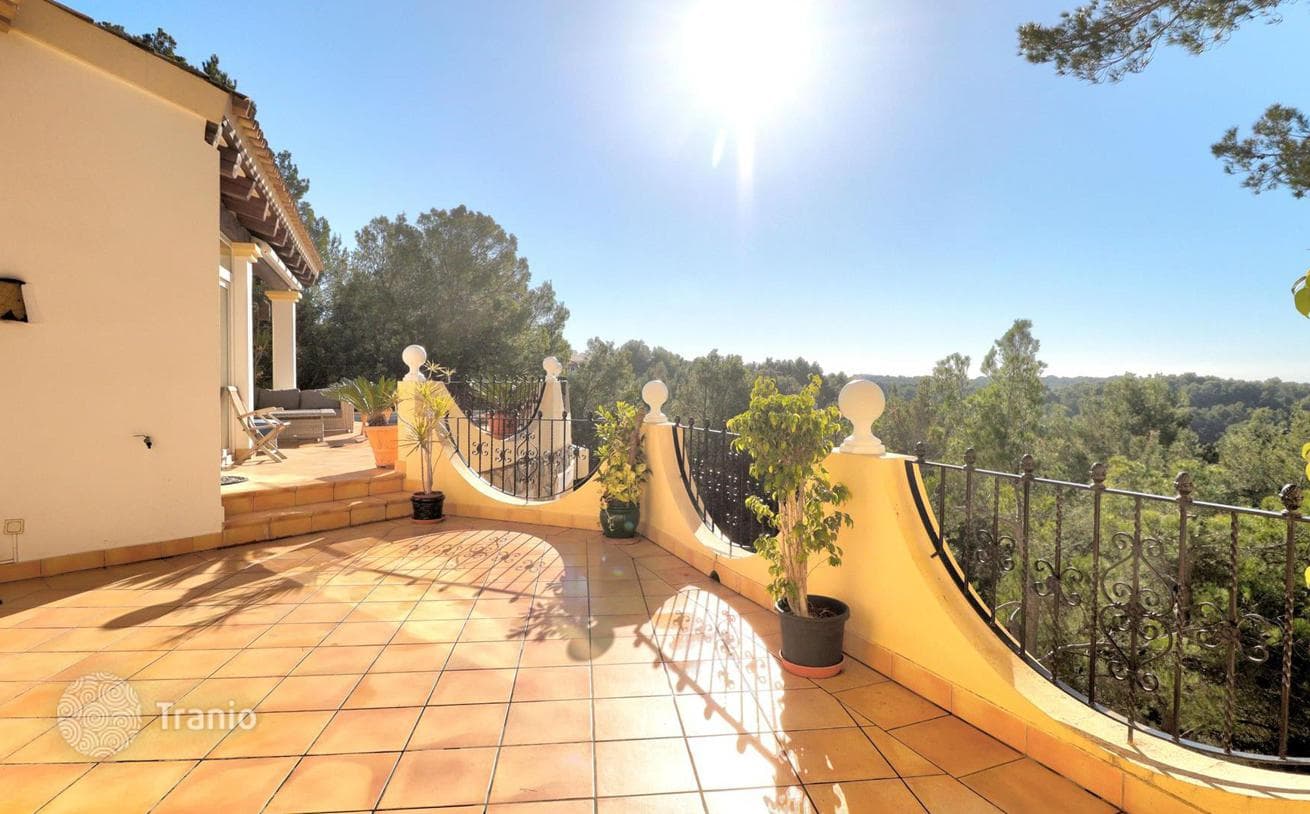 5-Bedroom Villa with Private Pool and Golf Views in Benidorm, Mallorca, photo 3