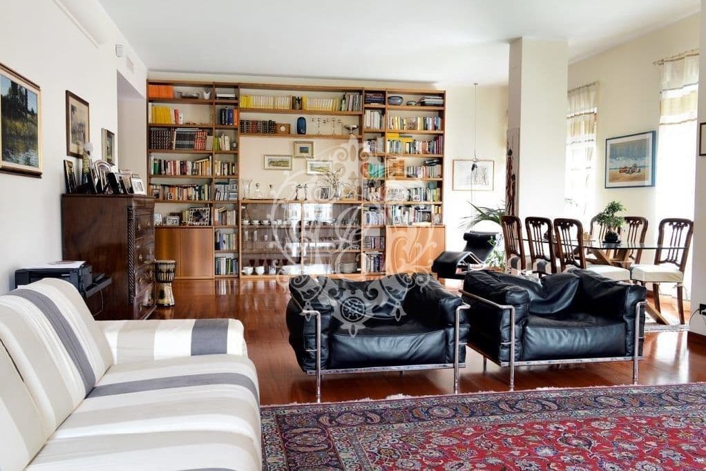 Апартаменты в Милане, Италия, 220 м²