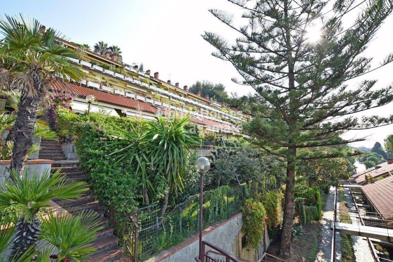 2-Bedroom Townhouse in Ospedaletti, photo 5