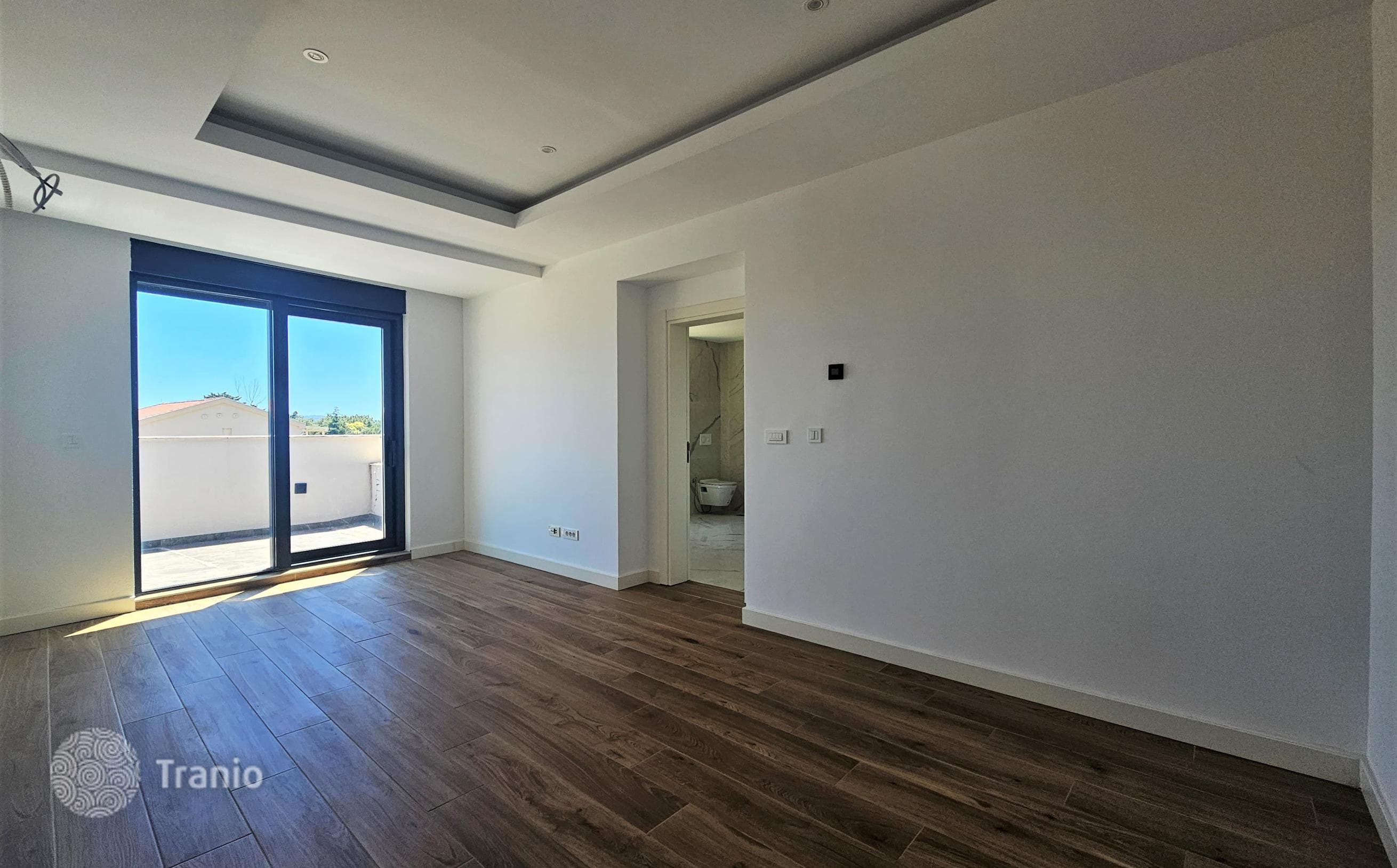 1-Bedroom Penthouse with Roof Terrace 50 m from the Sea in Tivat