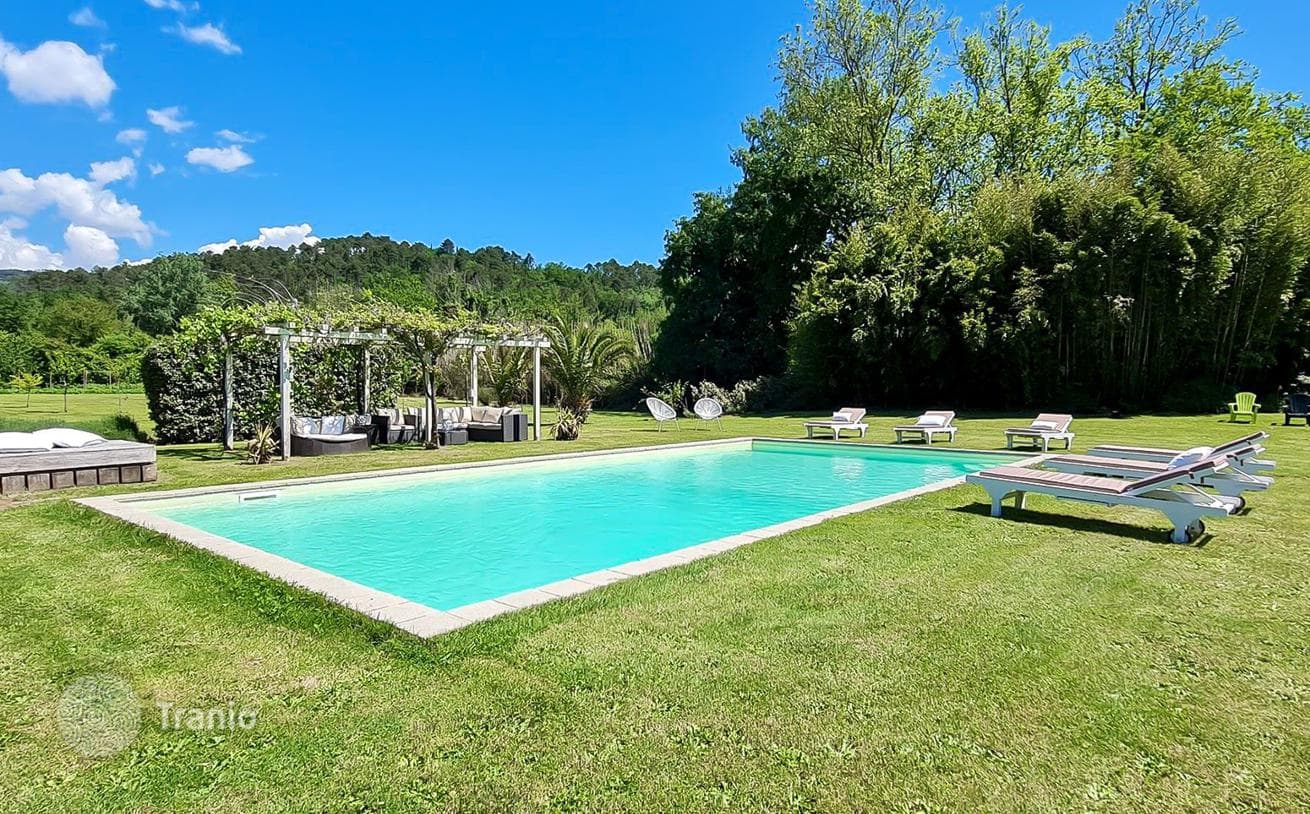 5-Bedroom Renovated Farmhouse with Pool in Lucca, photo 2
