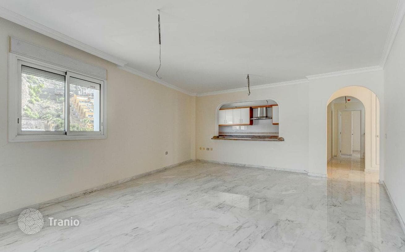 2-Bedroom Penthouse with Roof Terrace in Acantilado de los Gigantes, Tenerife, photo 2