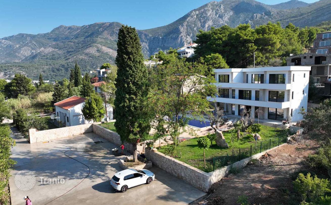 3-Bedroom Villa with Private Pool and Garden 150 m from the Sea in Ratac, photo 4
