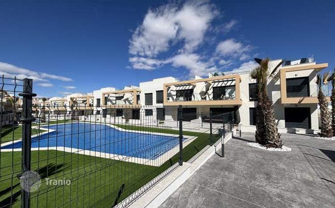 2-Bedroom Penthouse with Roof Terrace in Los Balcones, Torrevieja, photo 2