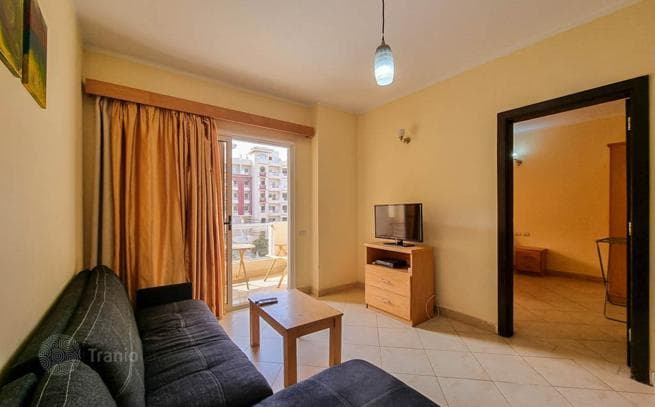 1-Bedroom Furnished Apartment with Pool View, photo 3