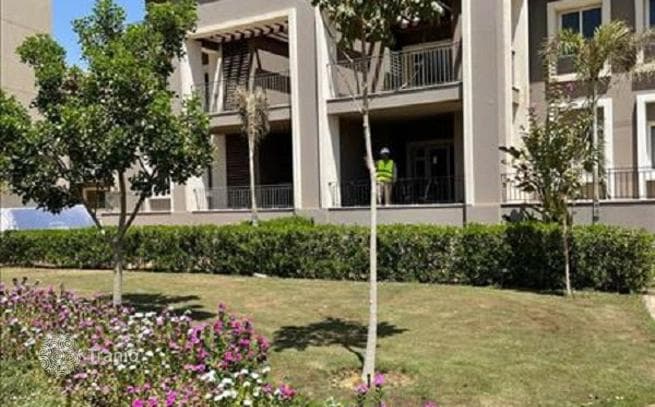 Low-Rise Residence with Parks and Lakes in Cairo