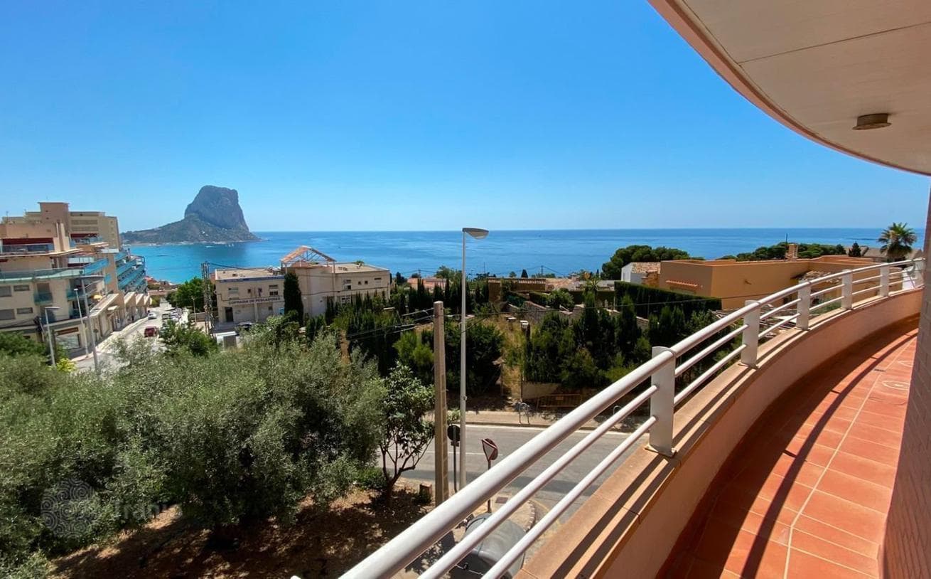 3-Bedroom Penthouse with Sea View in Calpe, Alicante, photo 2