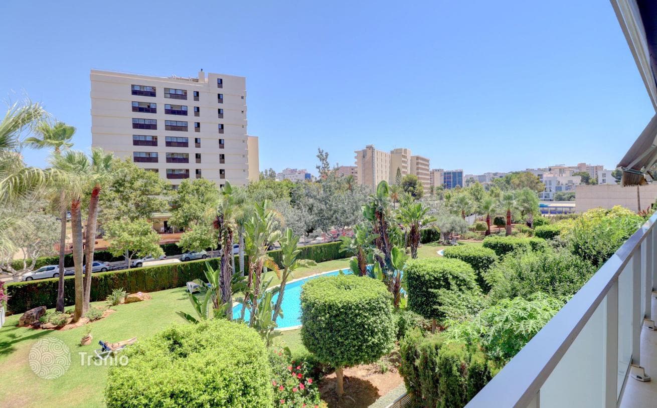 4-Bedroom Apartment Near the Sea in Palmanova, Mallorca, photo 5