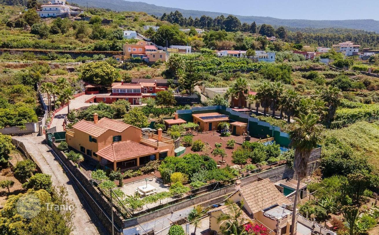4-Bedroom Villa with Heated Pool and Garden in Icod de los Vinos, Tenerife