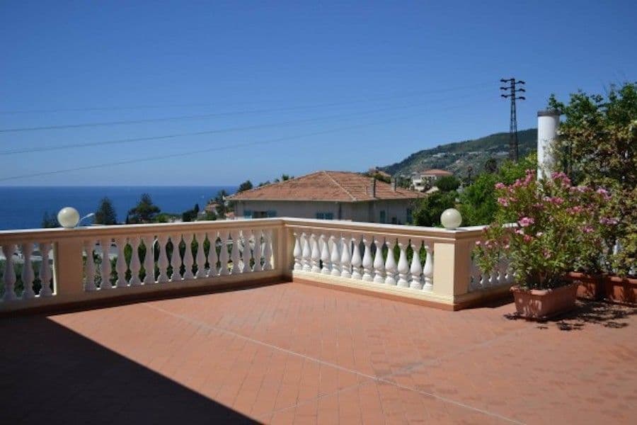 2-Bedroom Apartment in Ospedaletti, Italy, photo 4