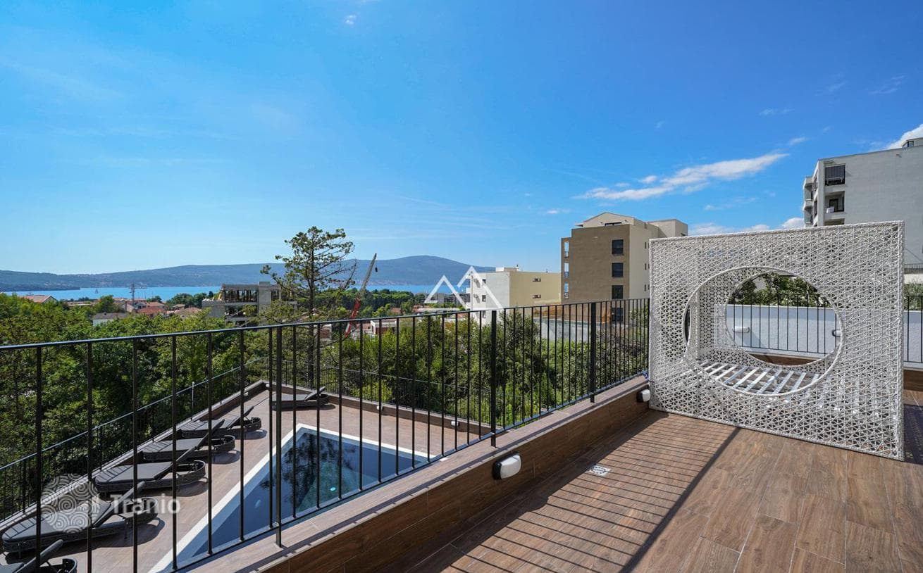 2-Bedroom Apartment with Sea View in Tivat