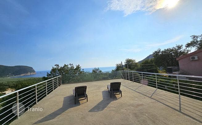 1-Bedroom House with Sea View in Buljarica, Budva