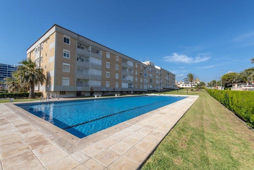 2-Bedroom Apartment in Punta Prima, Spain, photo 2