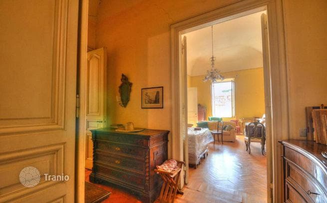 6-Bedroom Apartment with Trevi Fountain Views in Rome, photo 5