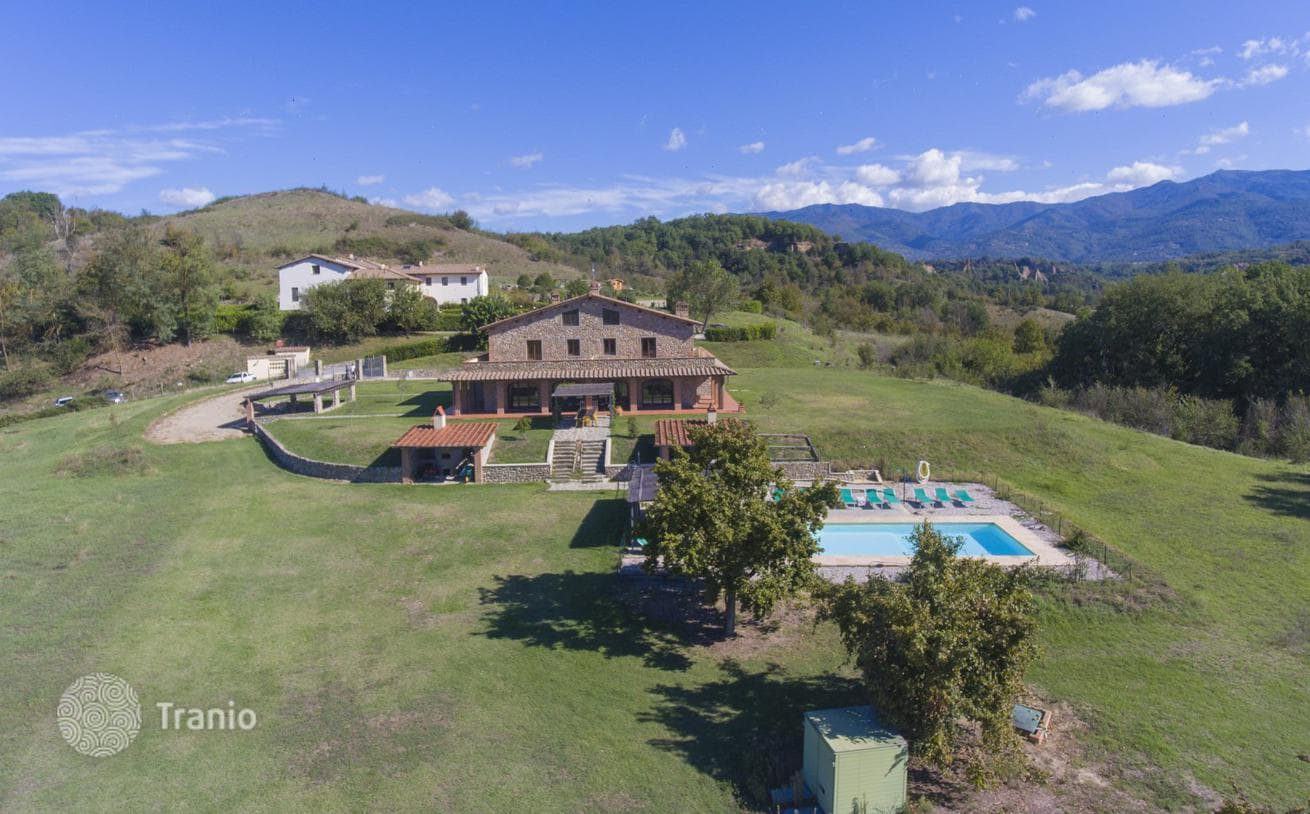 Estate with Extensive Land, Pool and Spa in Reggello, Tuscany, photo 3