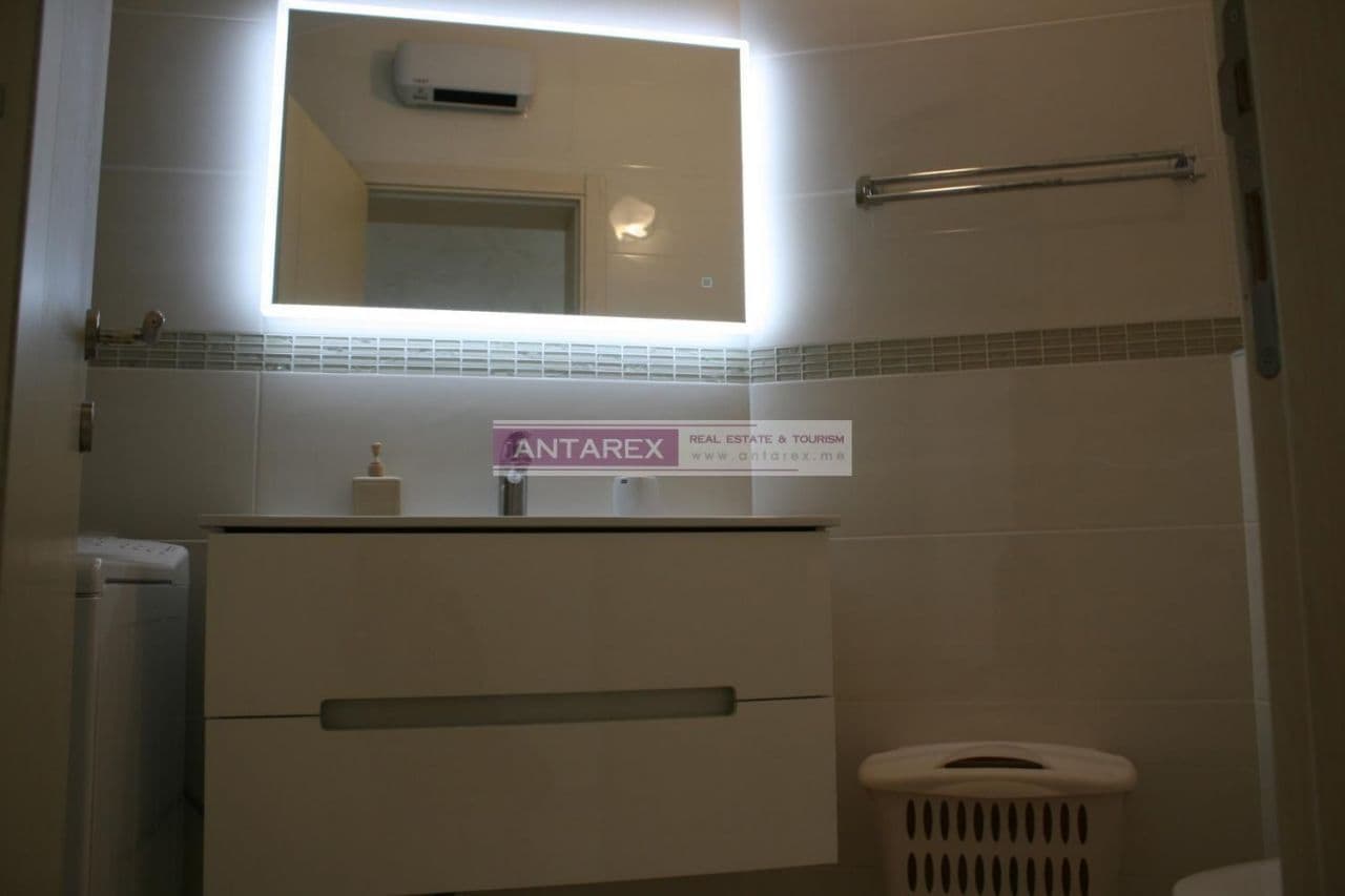 3-Room Apartment in Lastva, Montenegro, photo 5
