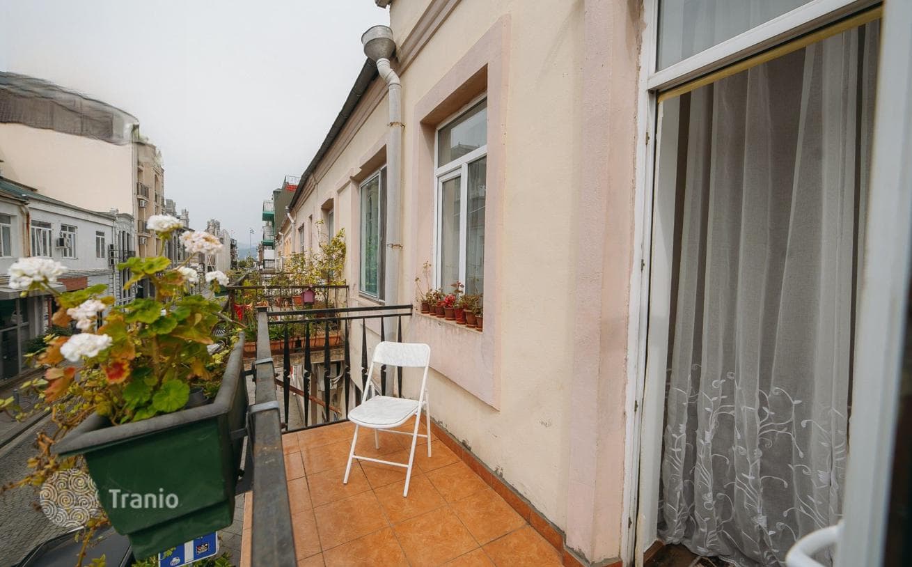 3-Bedroom Apartment in Historic Batumi City Center, photo 5