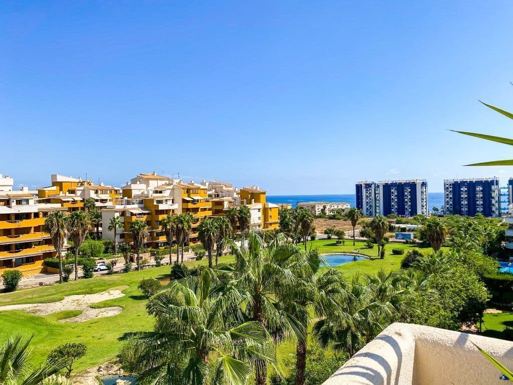 2-Bedroom Apartment in Punta Prima, photo 2