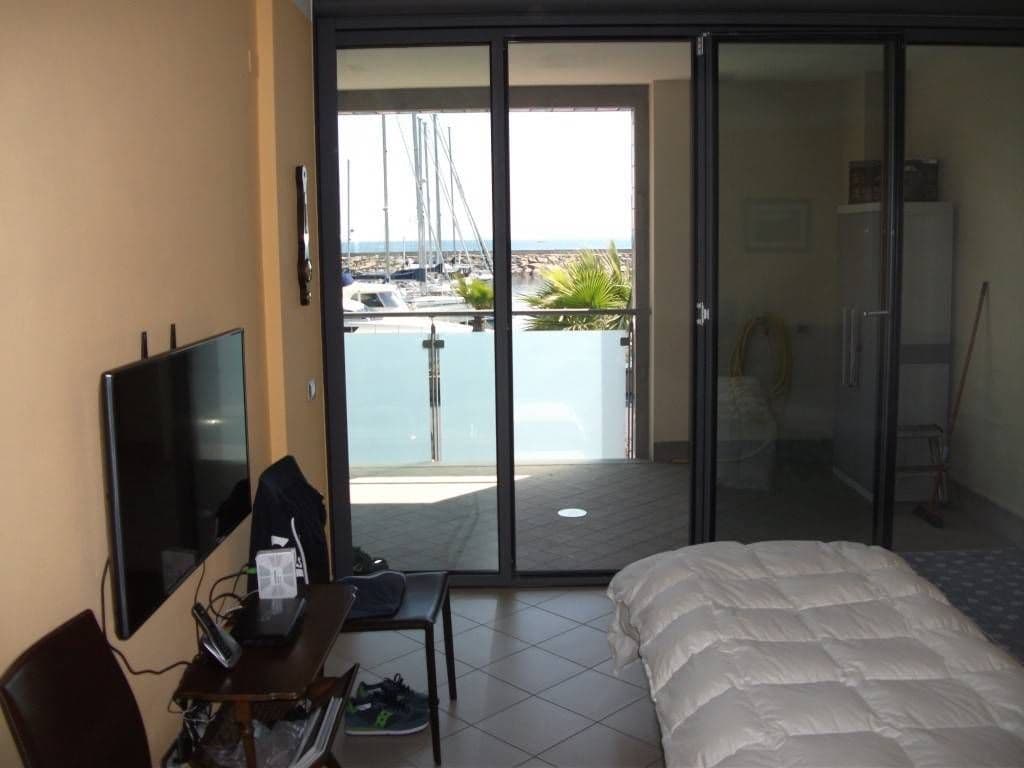 1-Bedroom Apartment in Arma di Taggia, photo 5
