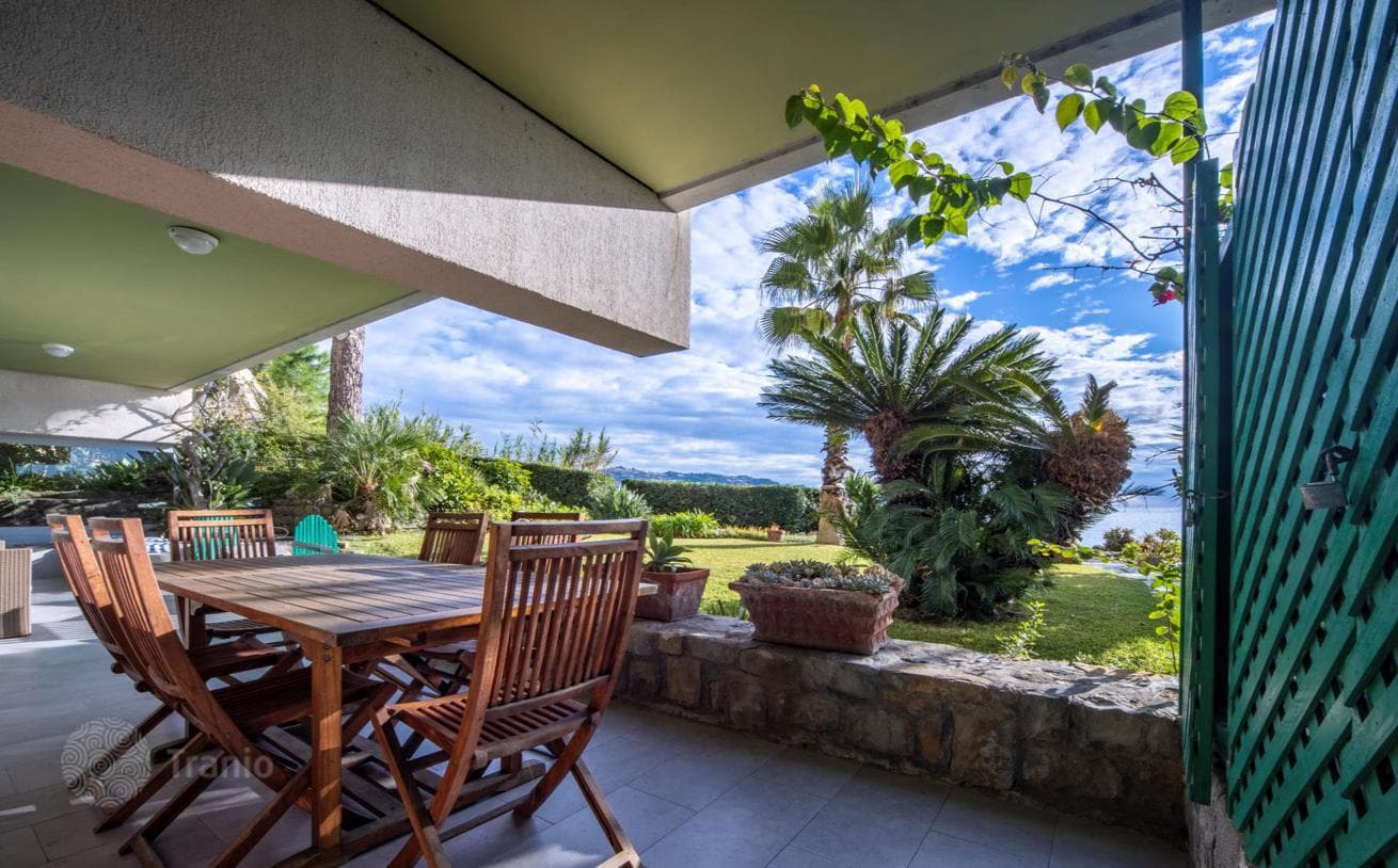 2-Bedroom Apartment with Sea View and Beach Access in Bordighera, Liguria, photo 5