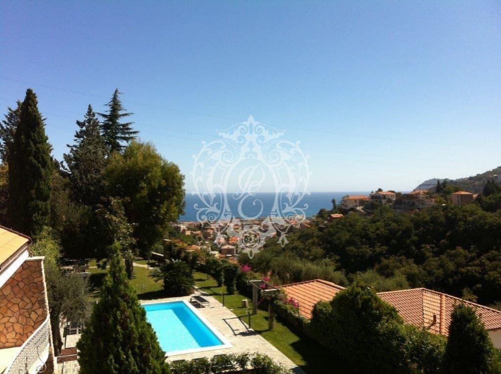 3-Bedroom Apartment in Alassio, photo 3