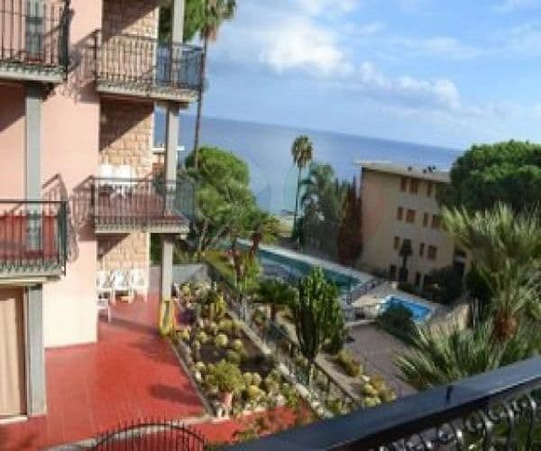 1-Bedroom Apartment in Ospedaletti, photo 2