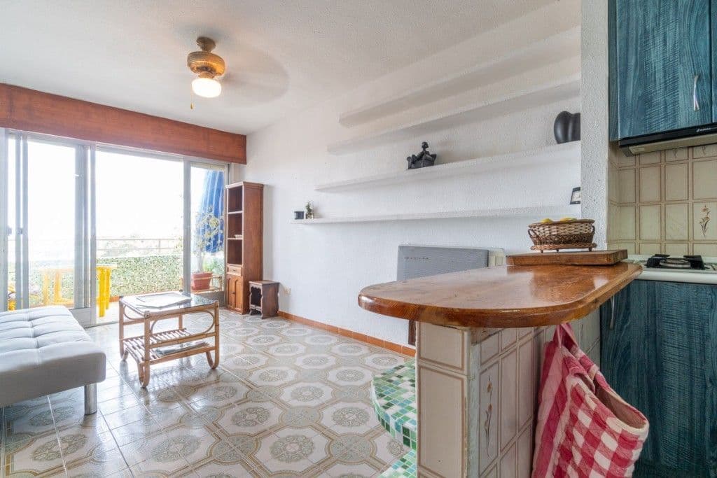 2-Bedroom Apartment in Punta Prima, photo 2