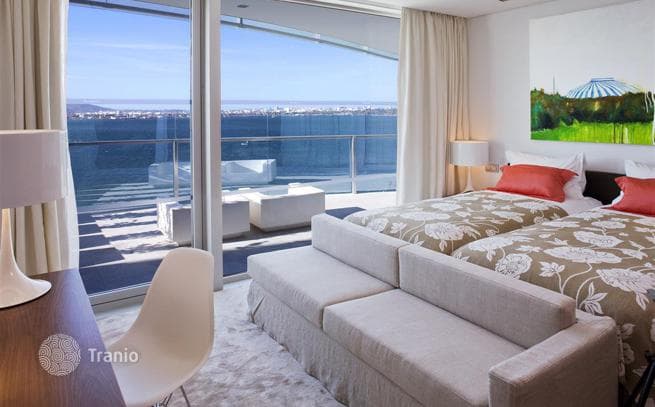 3-Bedroom Apartment with 2 Parking Spaces in Beachfront Aparthotel, Setubal