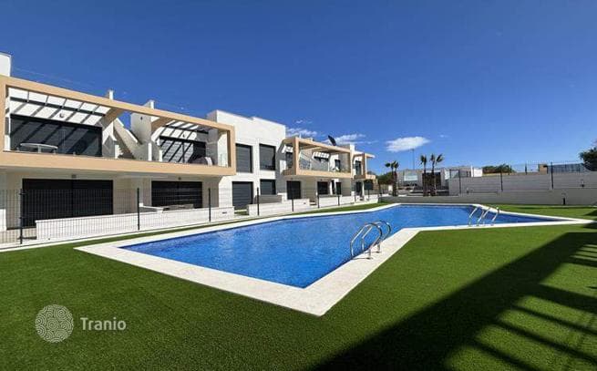 2-Bedroom Penthouse with Roof Terrace in Los Balcones, Torrevieja