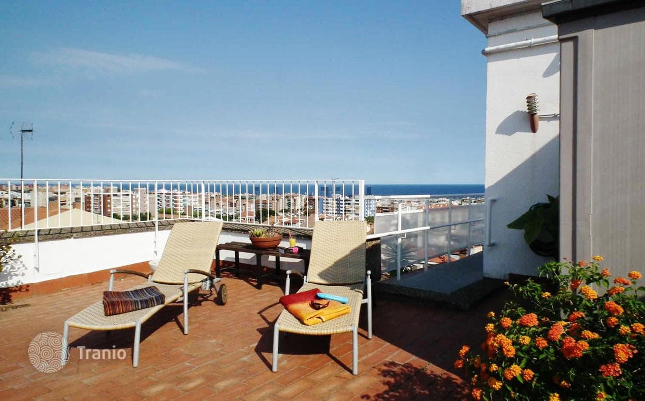2-Bedroom Penthouse with Panoramic Terraces in Premiá de Mar, Barcelona, photo 2