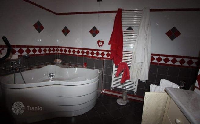 Villa with Park and Large Sea View Terraces in Ceperino