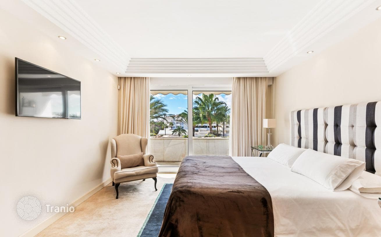 3-Bedroom Penthouse Duplex with Sea View in Puerto Banus, Marbella, photo 5