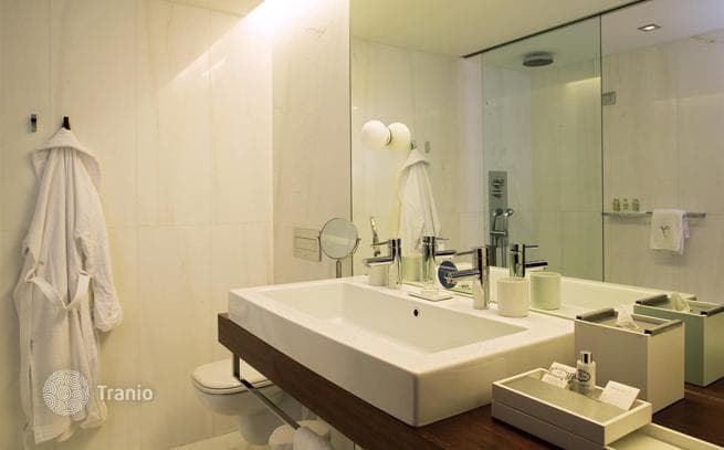 3-Bedroom Apartment with 2 Parking Spaces in Beachfront Aparthotel, Setubal, photo 3