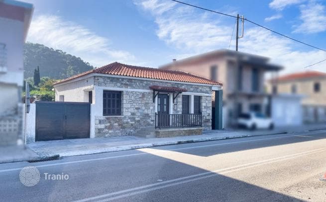 3-Bedroom Beachfront House with Garden in Xylocastro, Peloponnese, photo 2