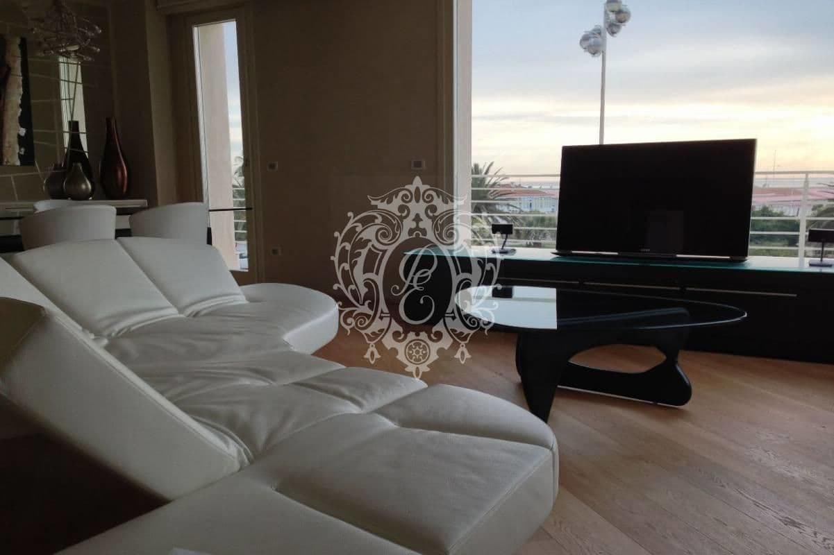 2-Bedroom Apartment in Viareggio, photo 2