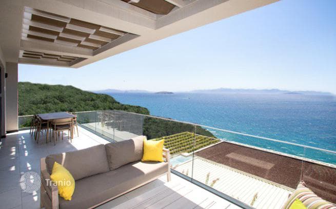 Beachfront 2–4-Bedroom Penthouse with Panoramic Sea Views in Gumbet, Bodrum