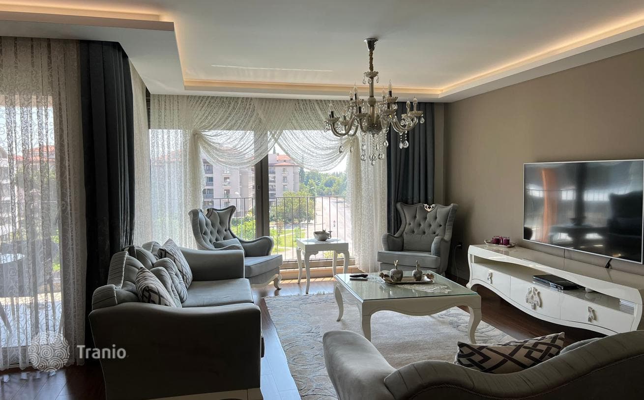 Spacious Apartment with Mountain View in Konyaalti, Antalya