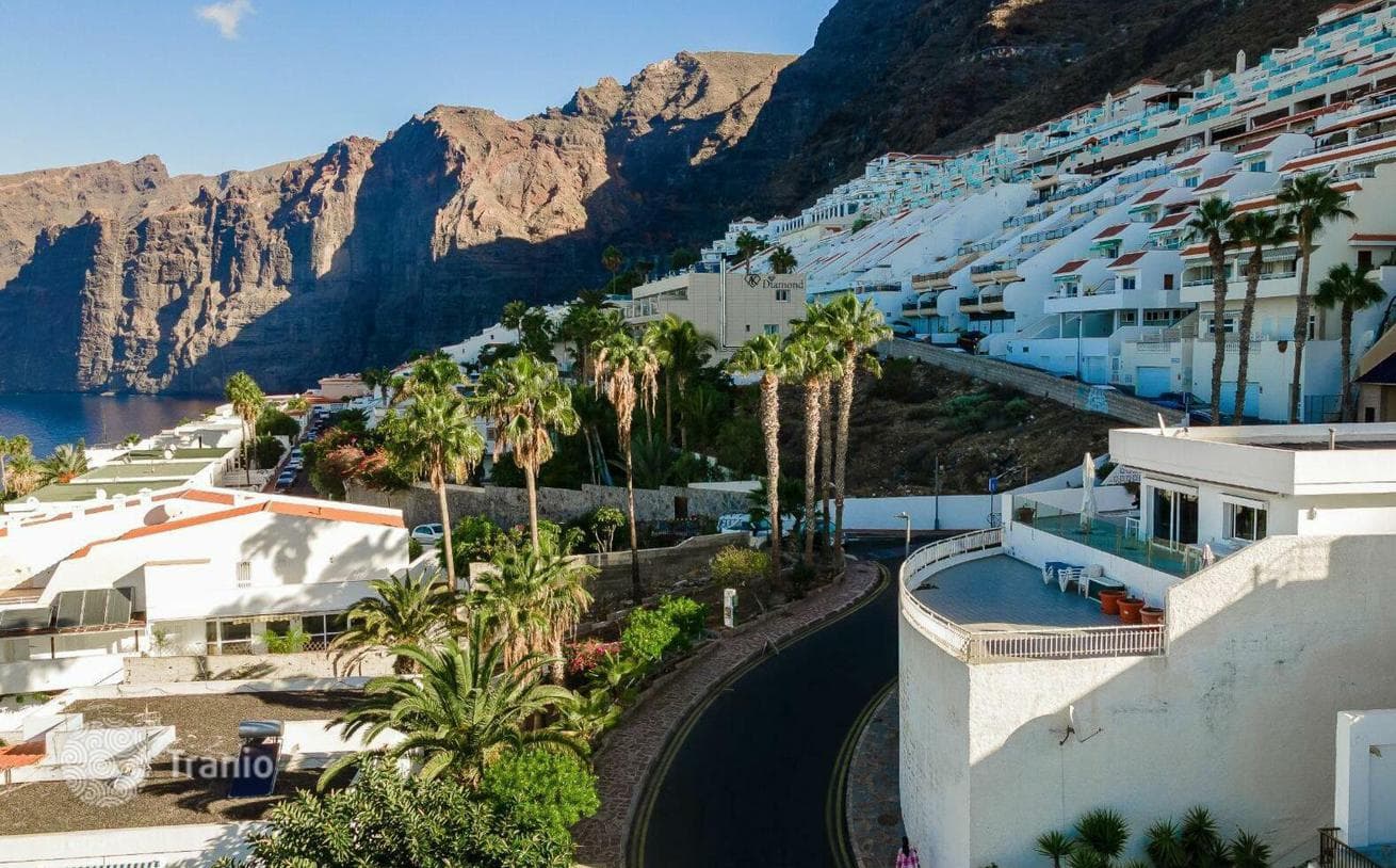 Modern Villa with Pool and Ocean Views in Acantilado de los Gigantes, Tenerife